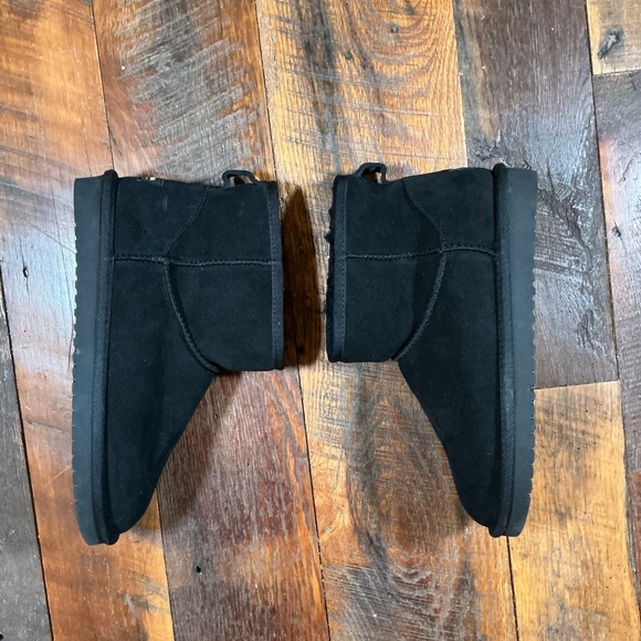 Koolaburra by UGG Classic Short Black Suede Shearling Boots Women’s Size 9 Winte - Picture 5 of 8